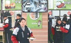 面入驻了多家外卖店肆